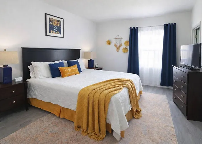 Charming Retreat 3 Bedroom House With Private Entrance Holiday home Gulf Shores
