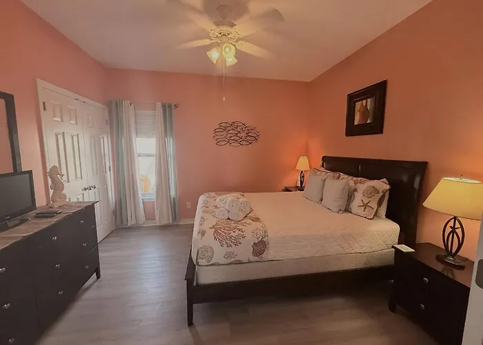 Charming Retreat 3 Bedroom House With Private Entrance