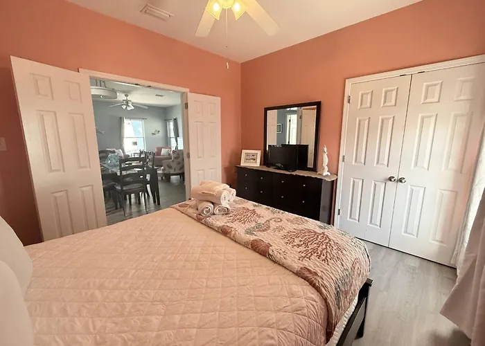 Charming Retreat 3 Bedroom House With Private Entrance
