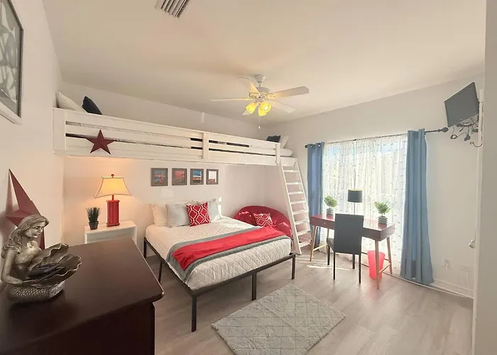 Holiday home Charming Retreat 3 Bedroom House With Private Entrance